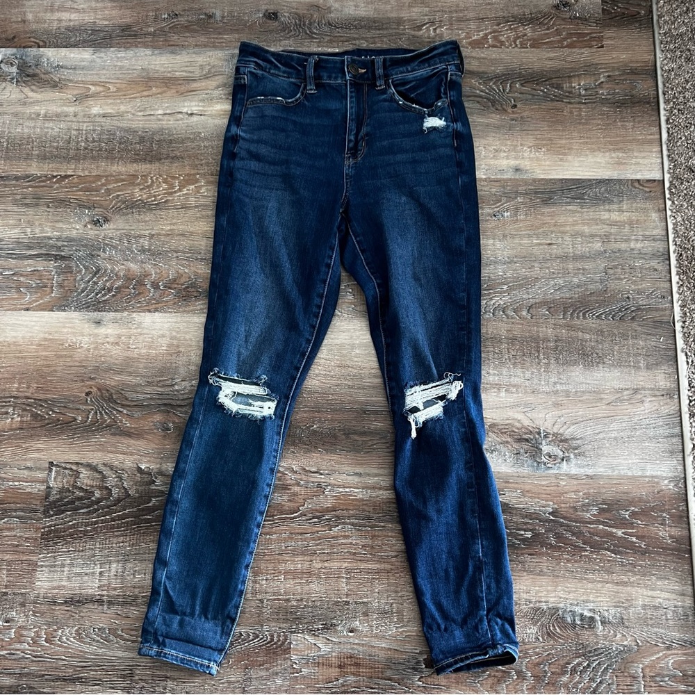 American Eagle high rise Jegging with distressing